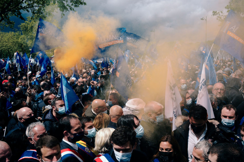 Rassemblement des policiers à l’Assemblée Nationale. Le Monde